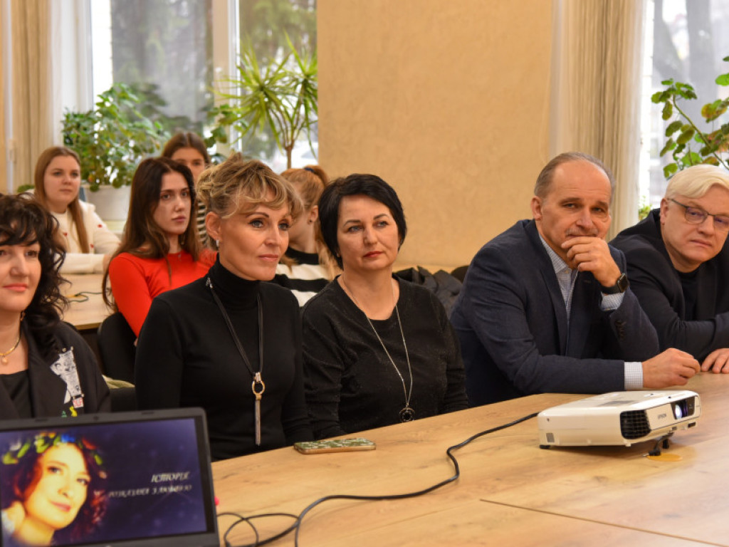 Історія, розказана з любов’ю: у Міжнародний день освіти студенти ПДМУ поспілкувалися з поетесою Марією Бойко