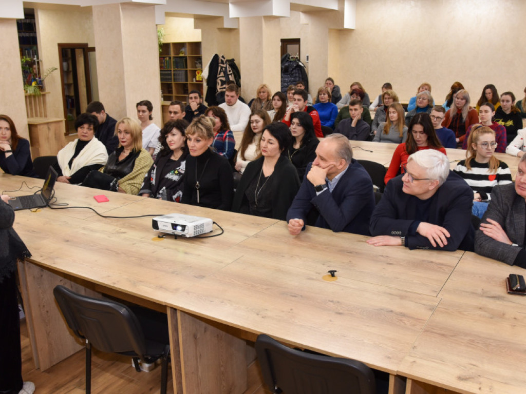 Історія, розказана з любов’ю: у Міжнародний день освіти студенти ПДМУ поспілкувалися з поетесою Марією Бойко