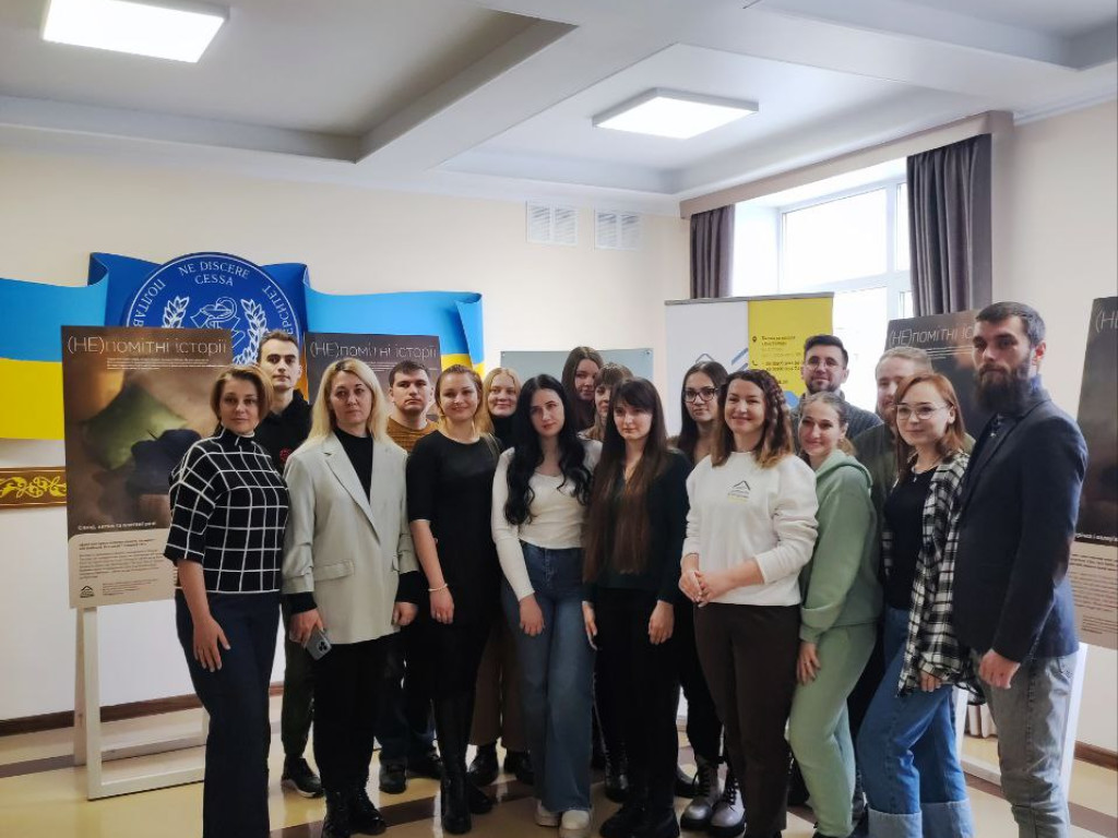 Інтерни відвідали фотовиставку «(Не)помітні історії»